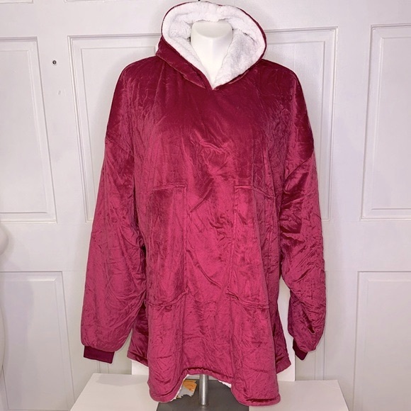 CUDDLE CREW Reversible Blanket Hoodies Burgundy One Size Fits Most NWT - Picture 2 of 12